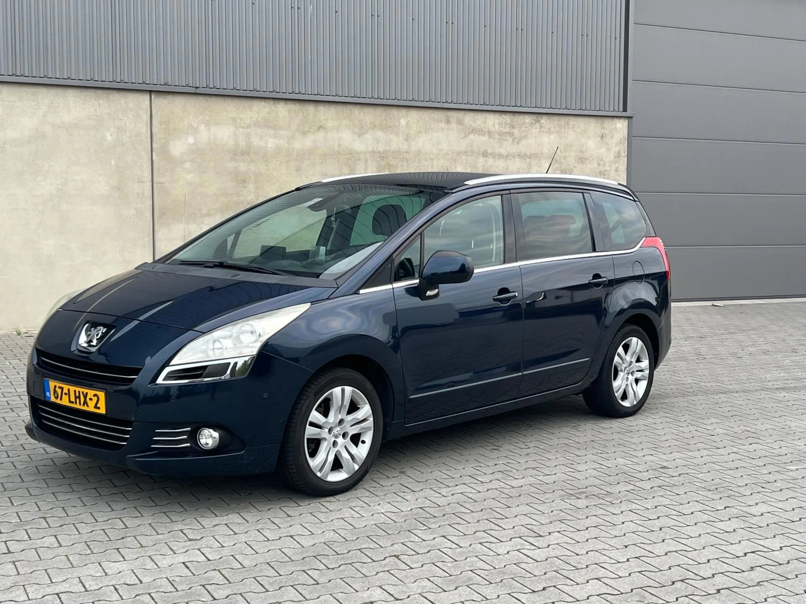 Peugeot 5008 (2010) — foto 1