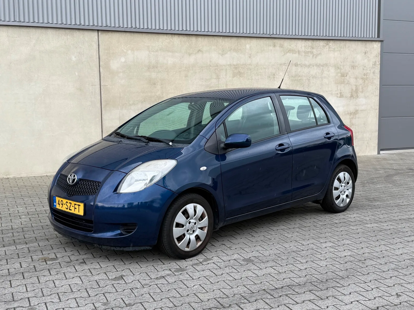 Toyota Yaris (2006) — foto 1