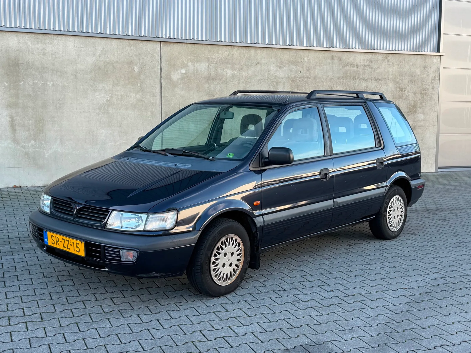 Mitsubishi Space Wagon (1998) — foto 1