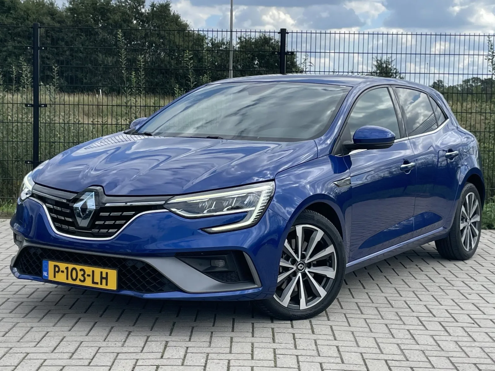 Renault Mégane (2022) — foto 1