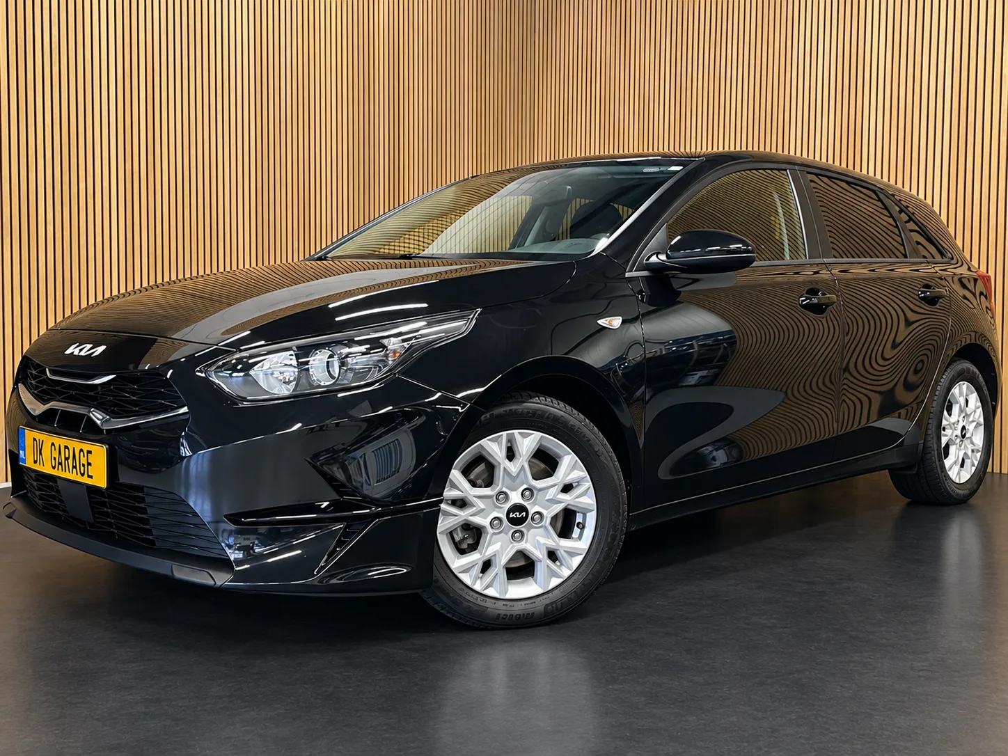 Kia Ceed (2023) — foto 1