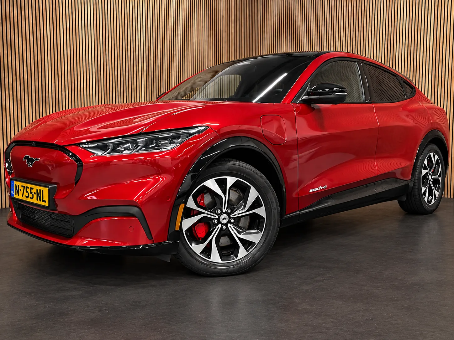 Ford Mustang Mach-E (2021) — foto 1