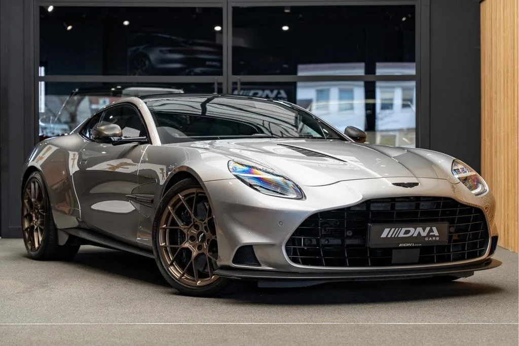 Aston Martin V12 Vanquish (2024) — foto 1