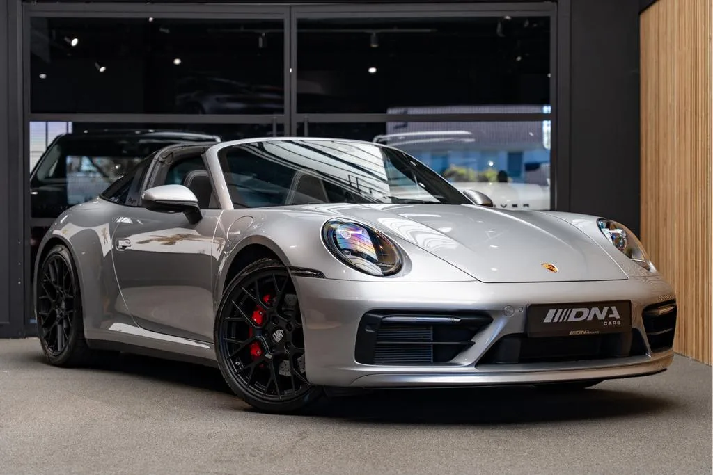Porsche 911 (2021) — foto 1