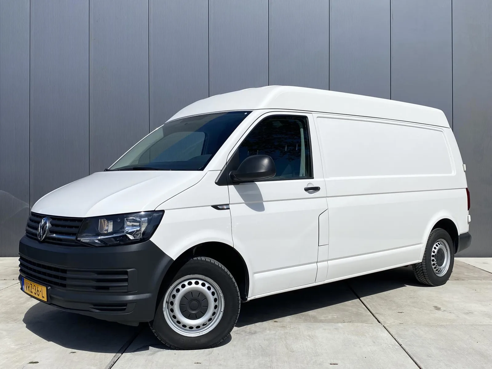 Volkswagen Transporter (2016) — foto 1