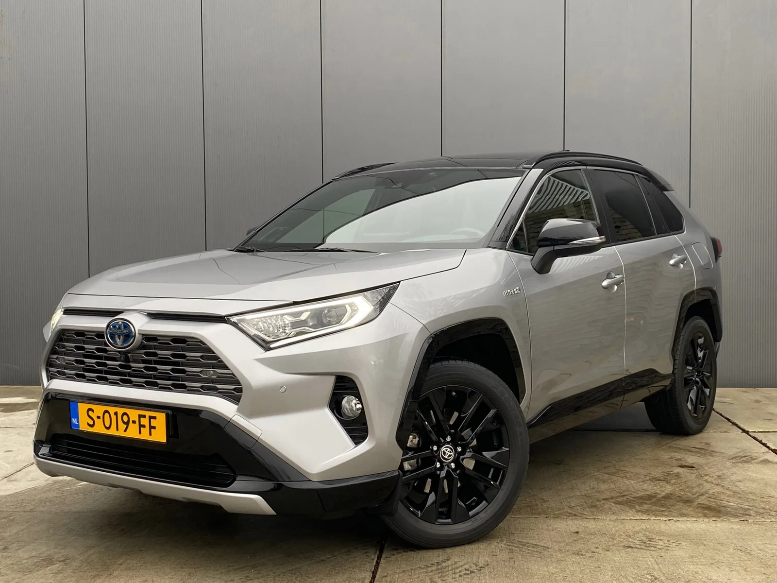Toyota RAV4 (2022) — foto 1