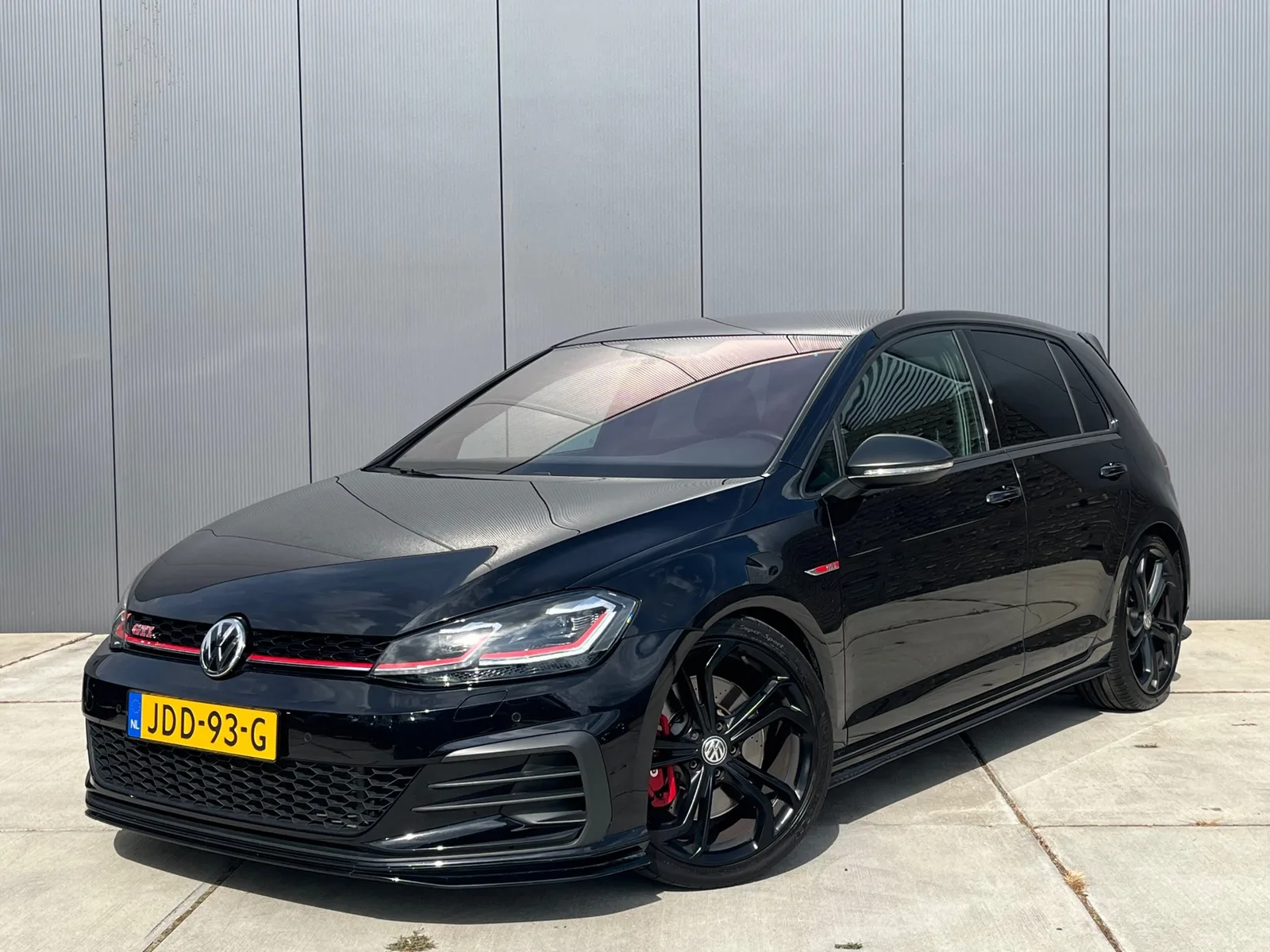 Volkswagen Golf (2020) — foto 1