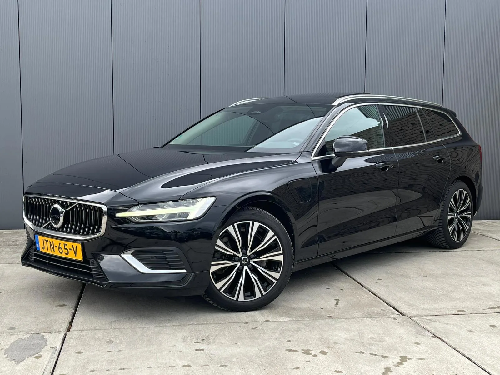 Volvo V60 (2022) — foto 1