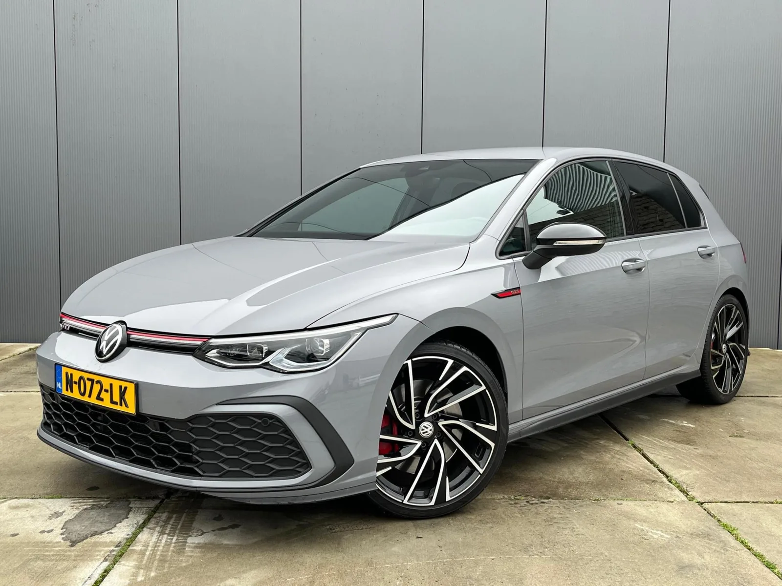 Volkswagen Golf (2021) — foto 1