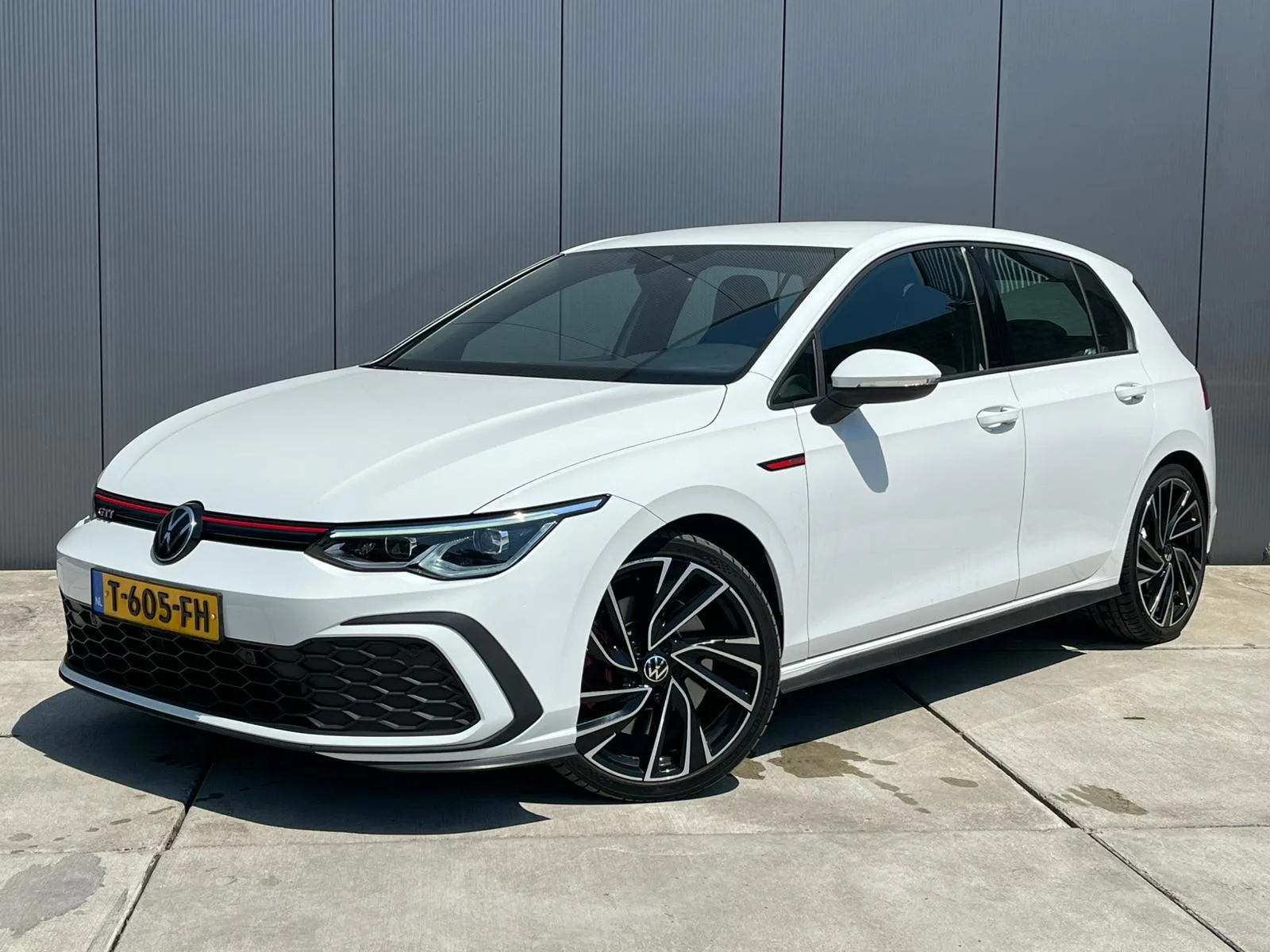 Volkswagen Golf (2021) — foto 1