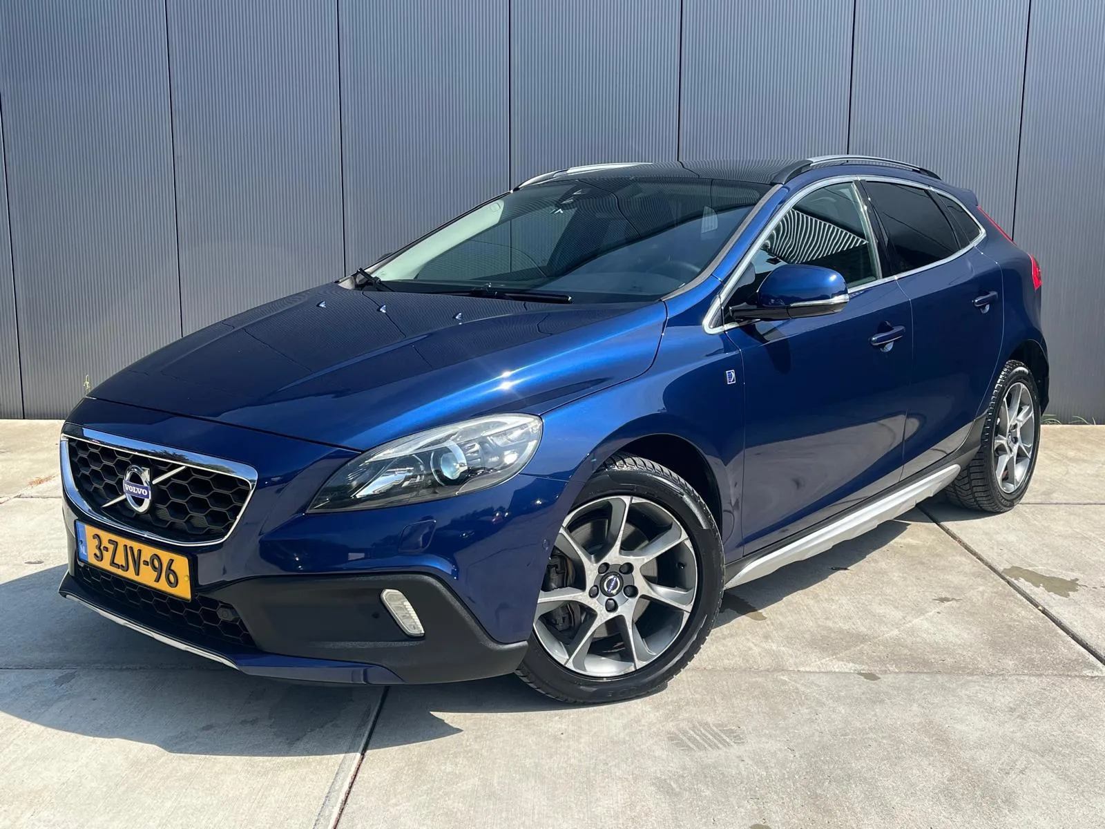 Volvo V40 Cross Country (2015) — foto 1