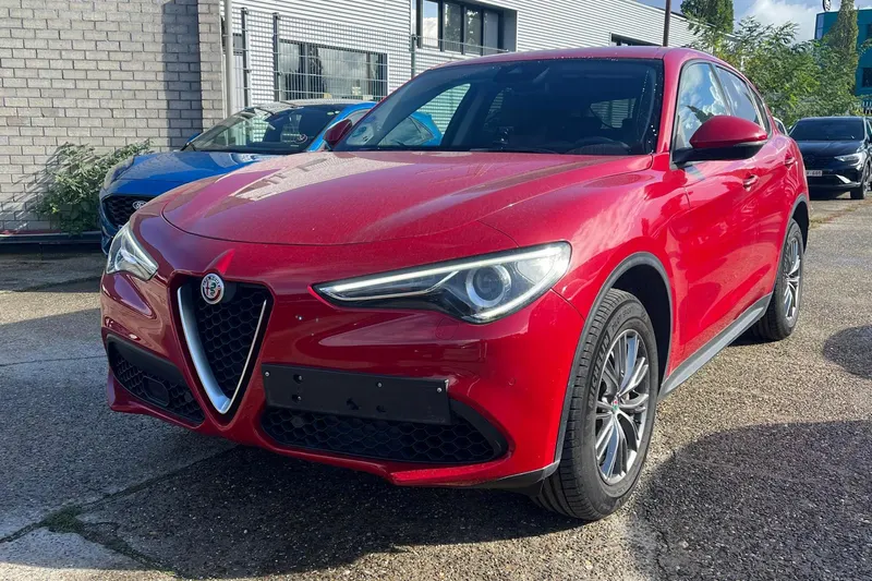 Alfa Romeo Stelvio (2017)
