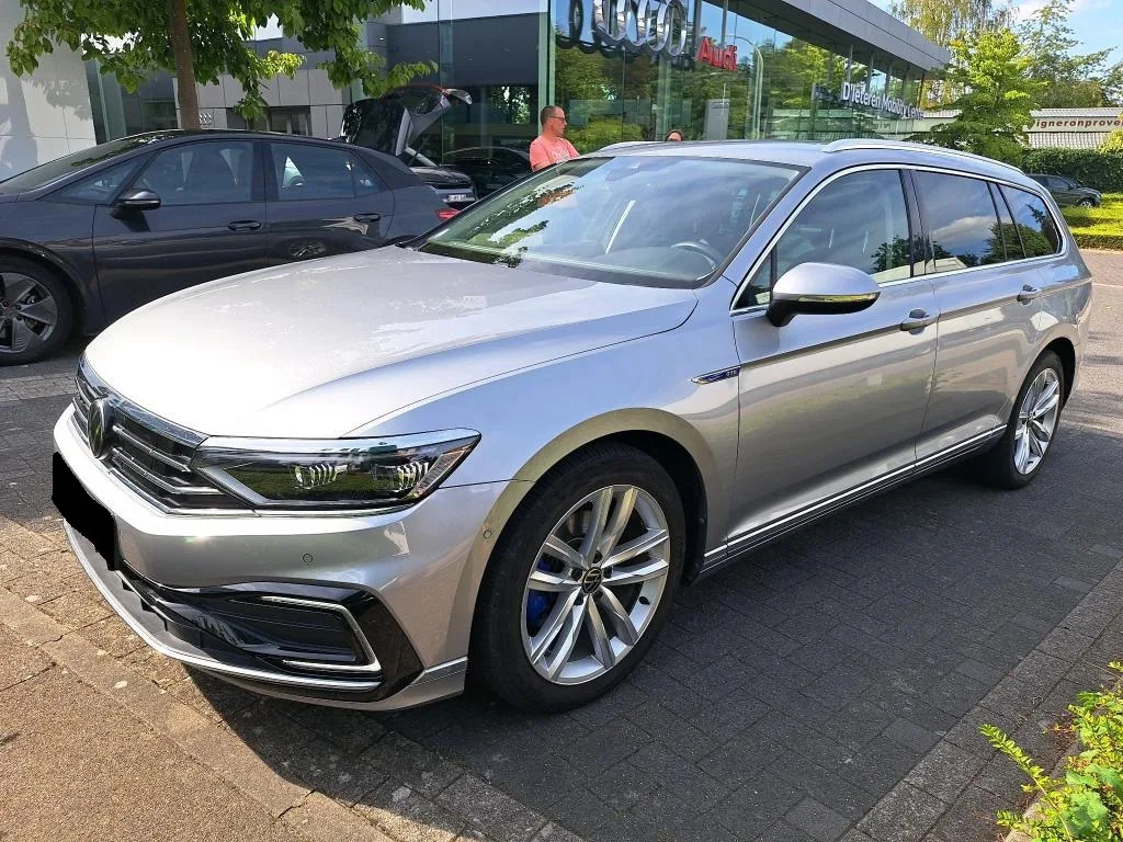Volkswagen Passat (2022) — foto 1