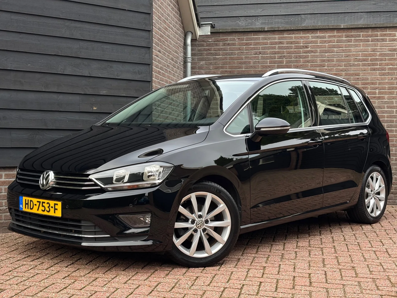 Volkswagen Golf Sportsvan (2015) — foto 1