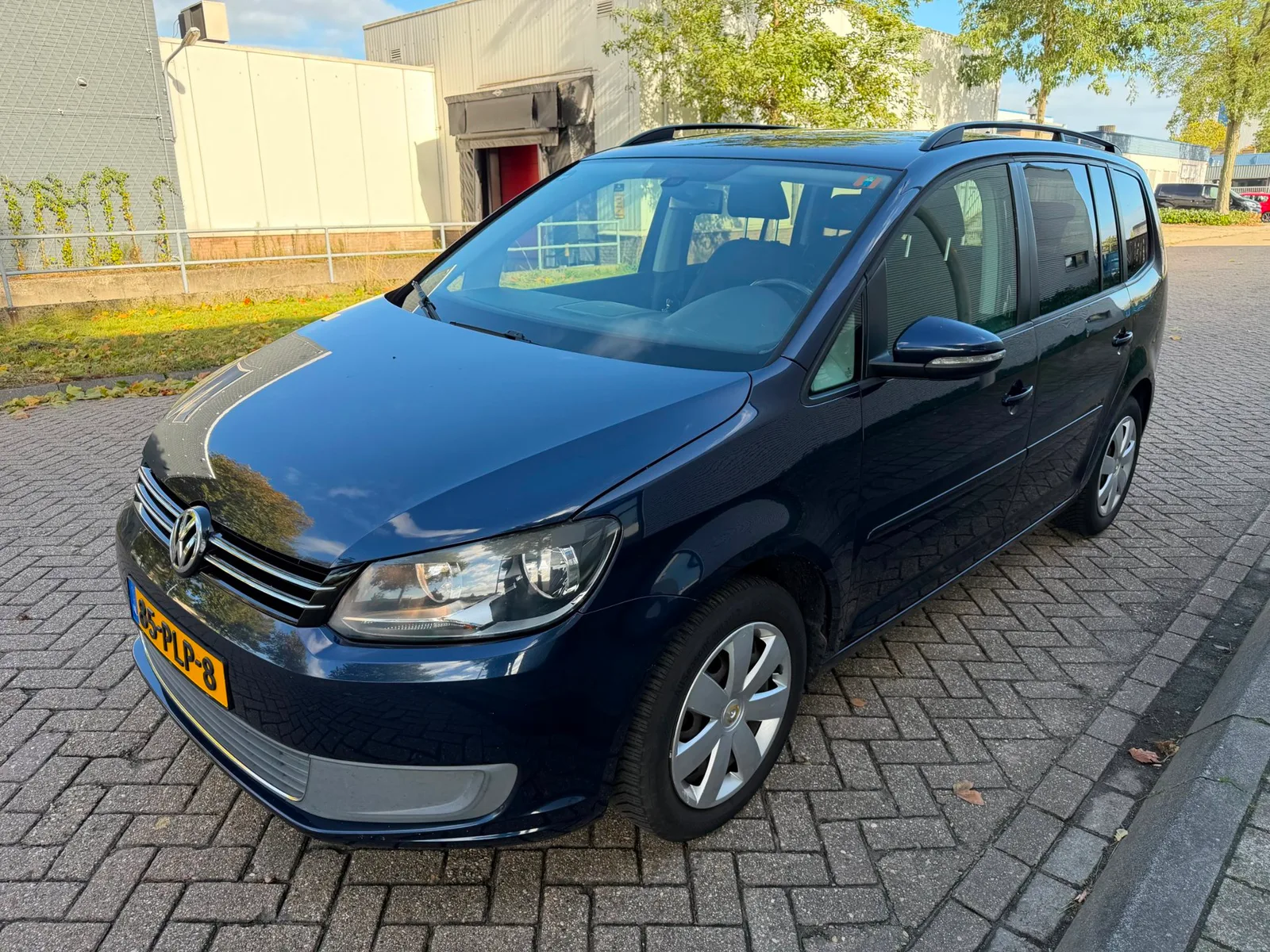 Volkswagen Touran (2011) — foto 1