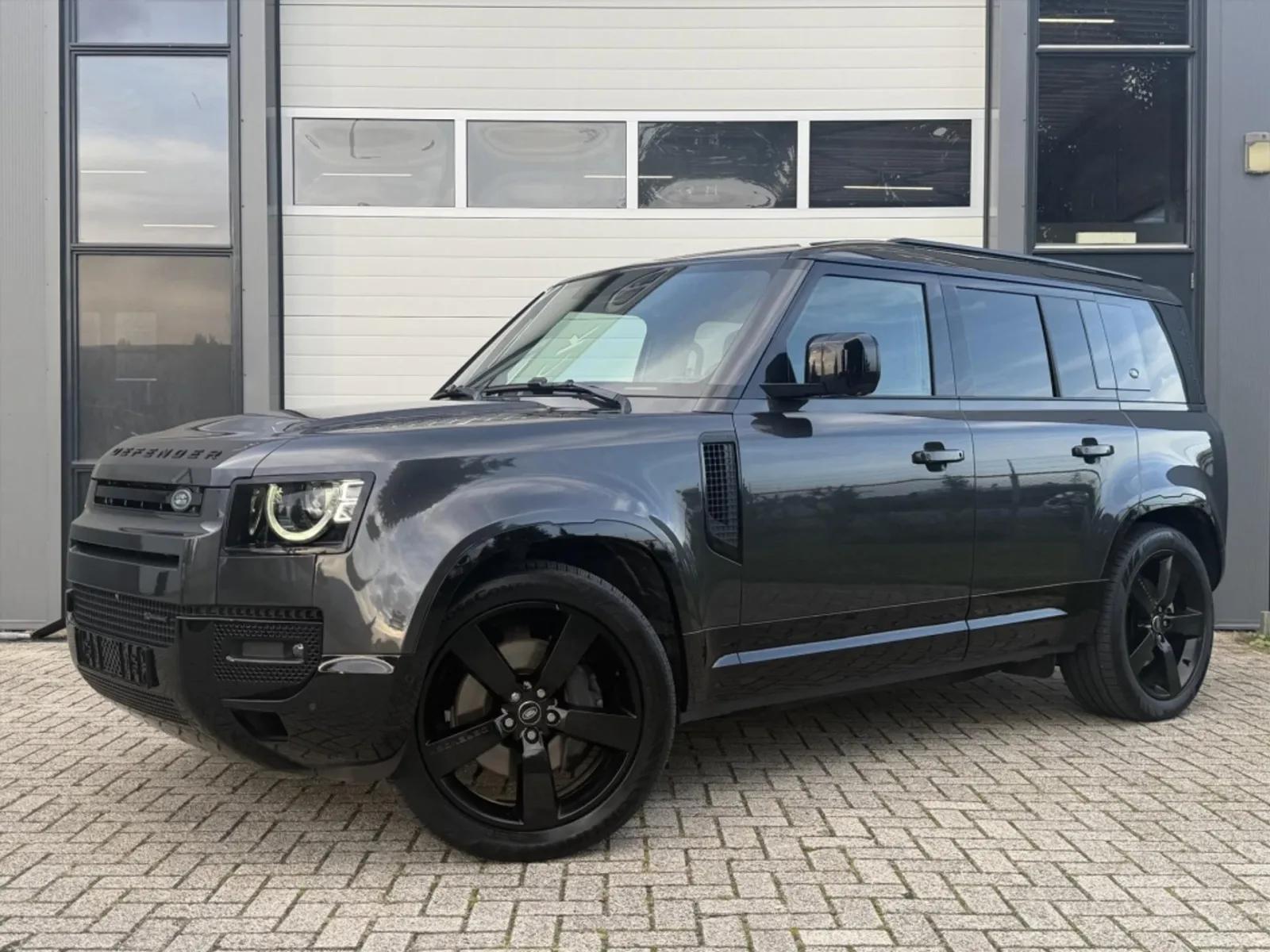 Land Rover Defender (2023) — foto 1