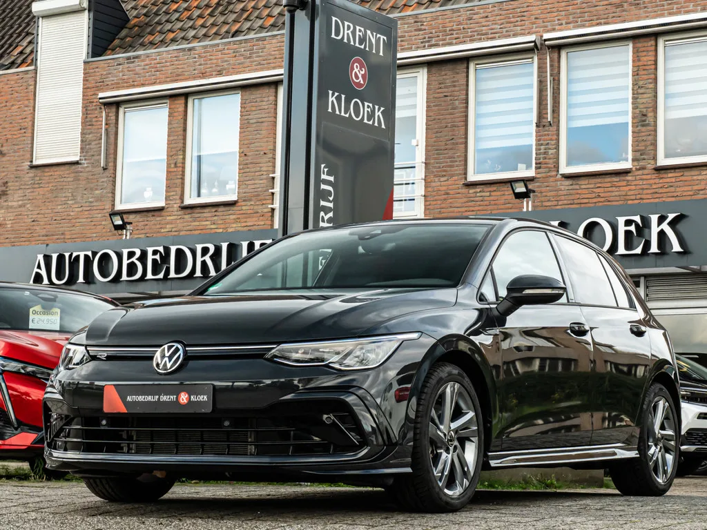 Volkswagen Golf (2024) — foto 1