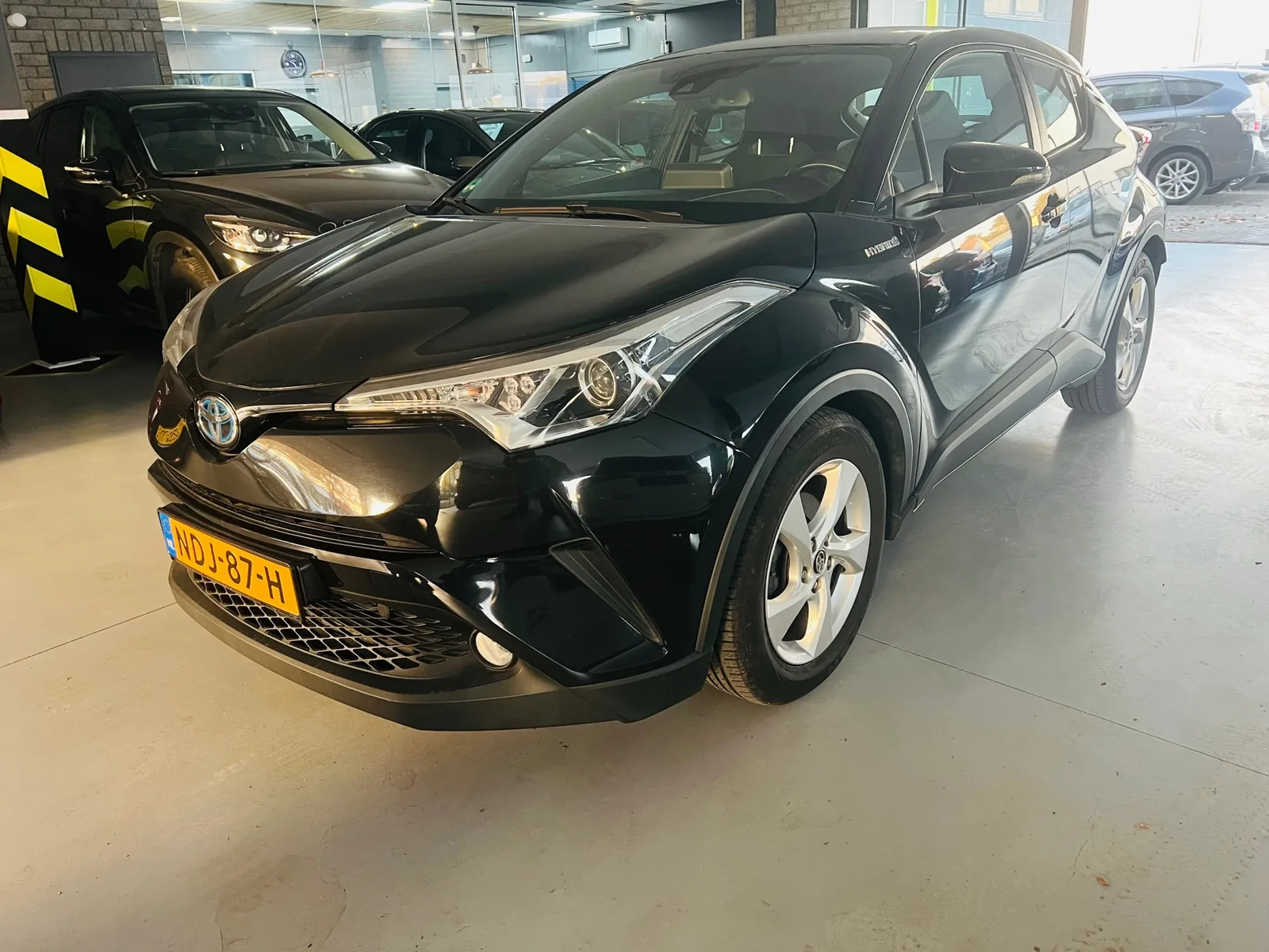 Toyota C-HR (2018) — foto 1
