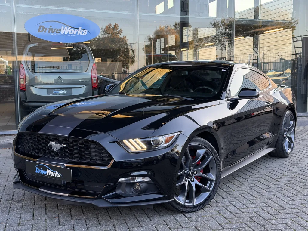 Ford Mustang (2015) — foto 1