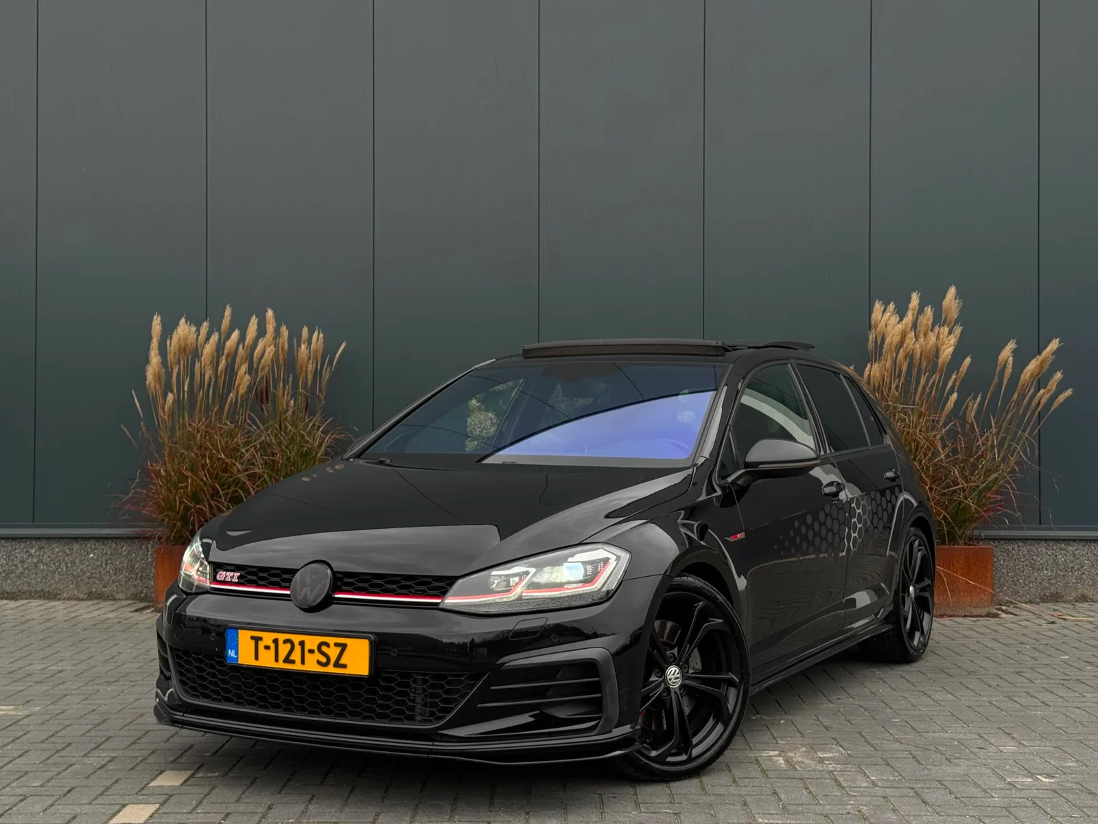Volkswagen Golf (2019) — foto 1