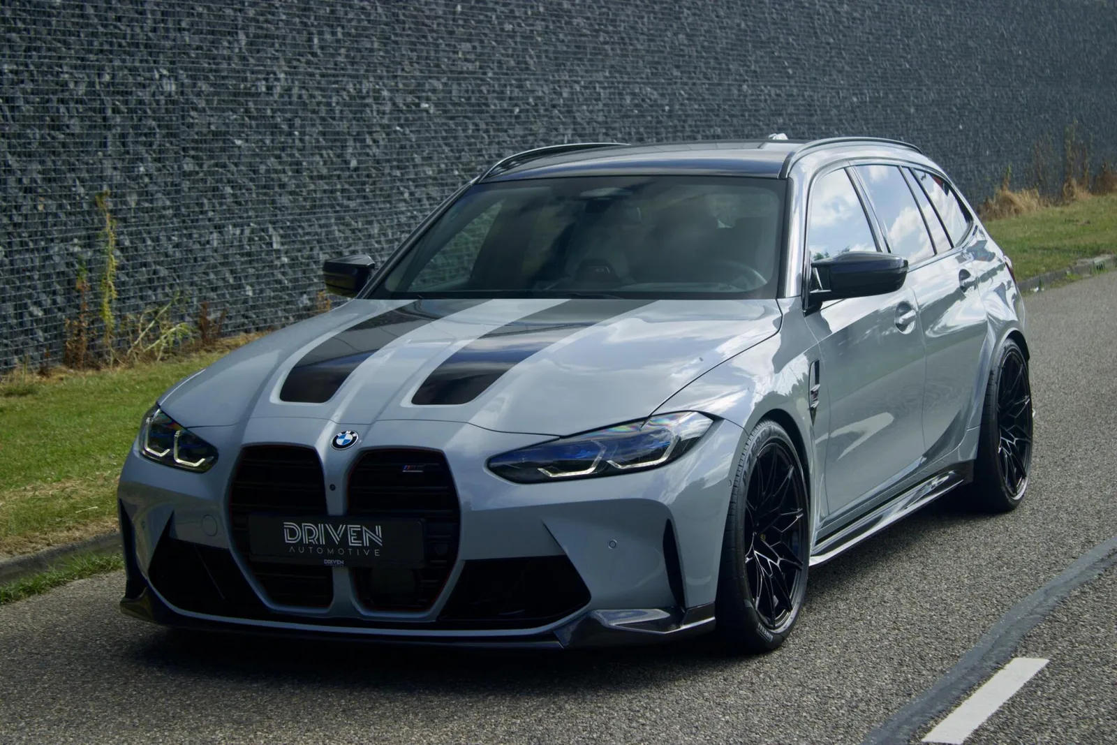 BMW M3 (2024) — foto 1