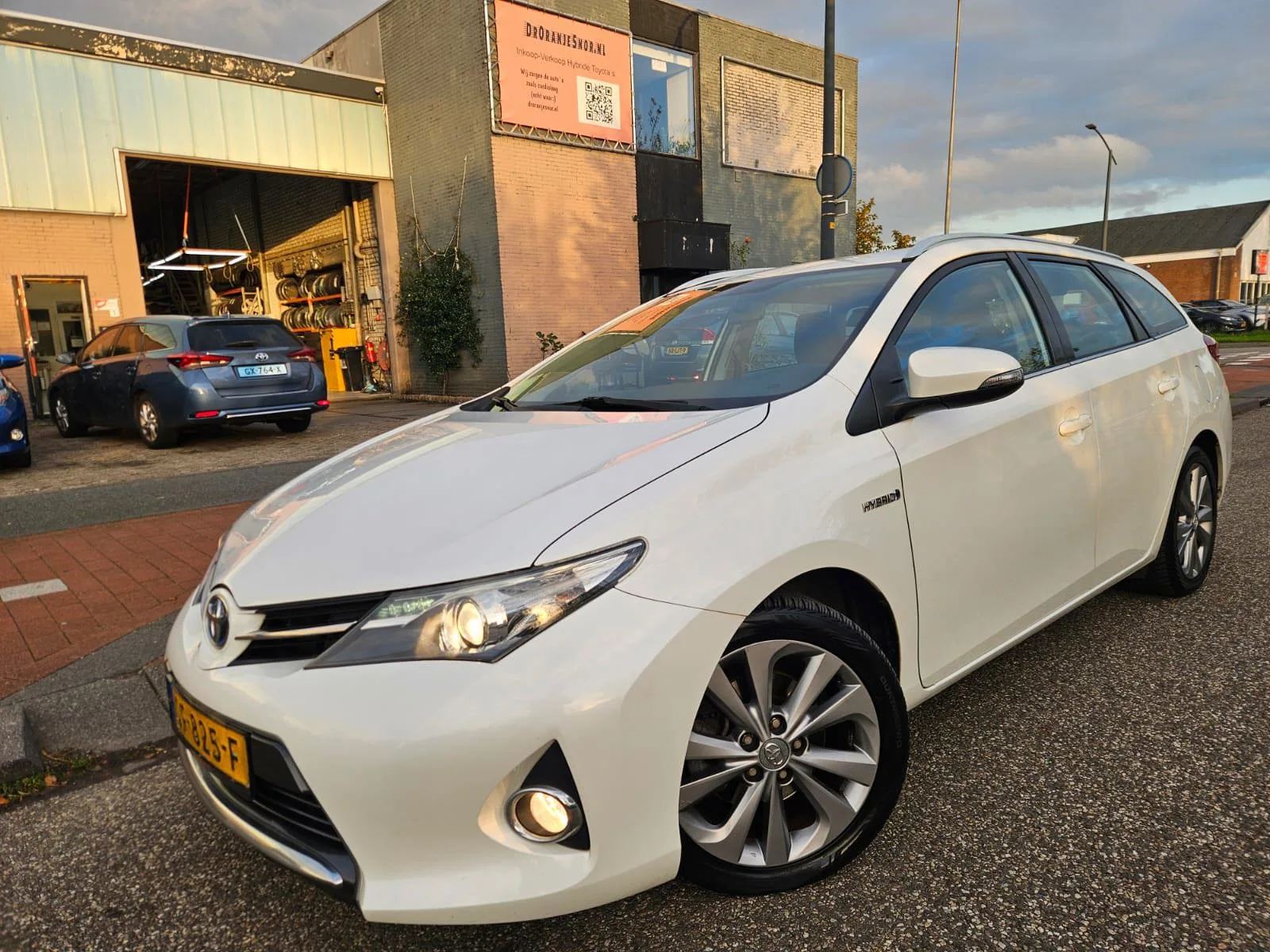 Toyota Auris (2014) — foto 1