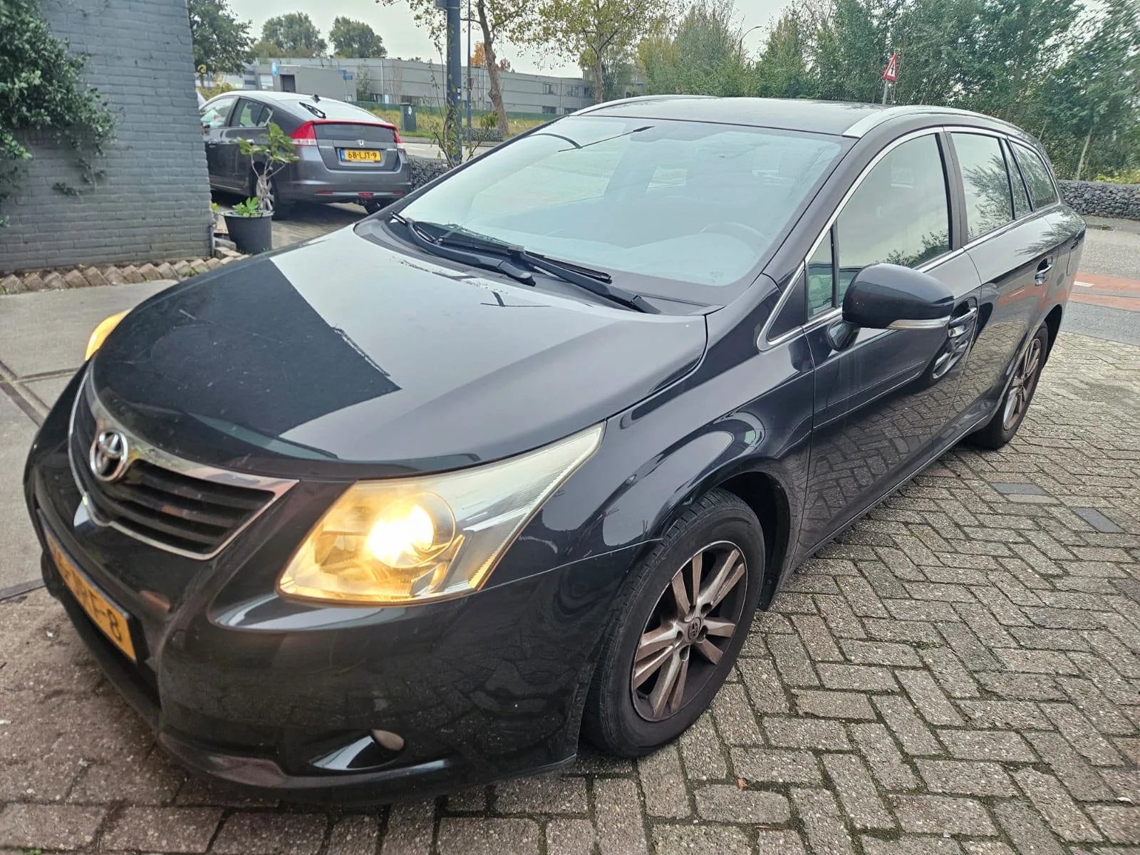 Toyota Avensis (2009) — foto 1
