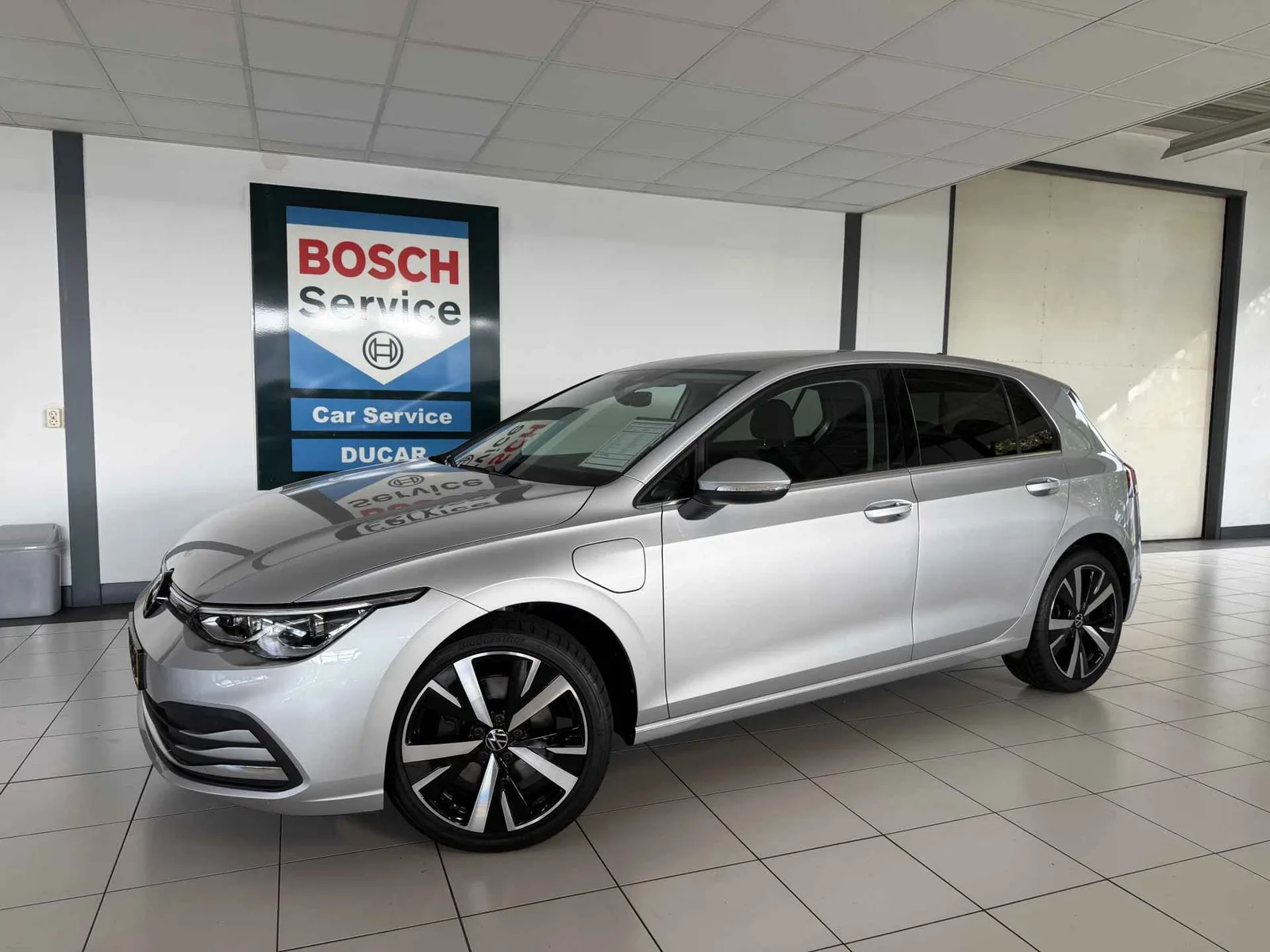 Volkswagen Golf (2021) — foto 1
