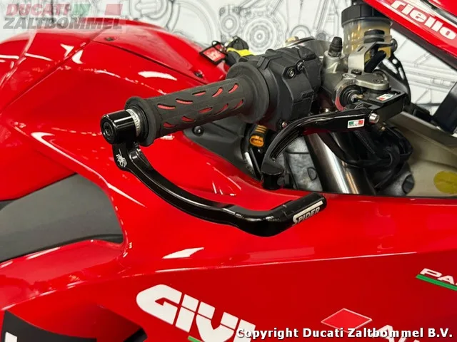 Ducati Panigale V4 (2024) — foto 1