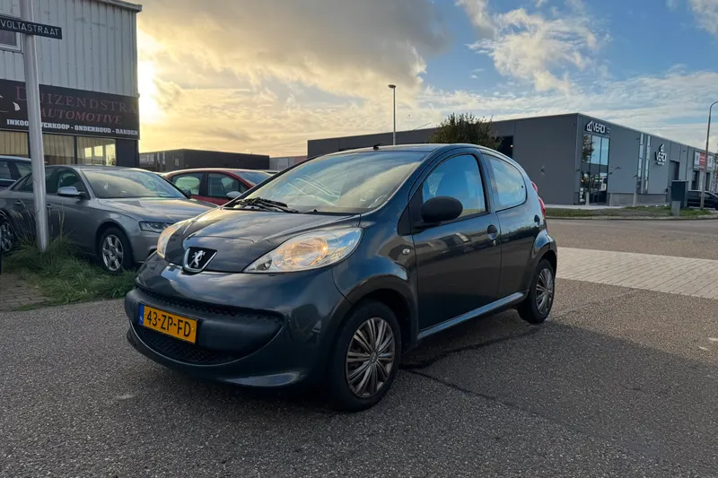 Peugeot 107 (2008)
