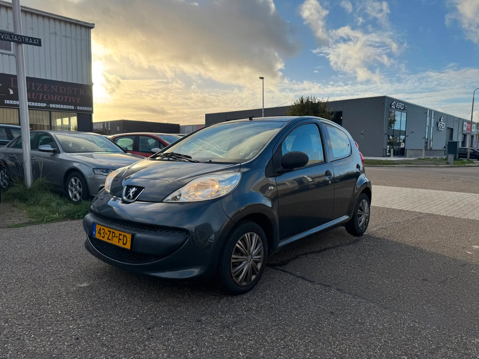 Peugeot 107 (2008) — foto 1