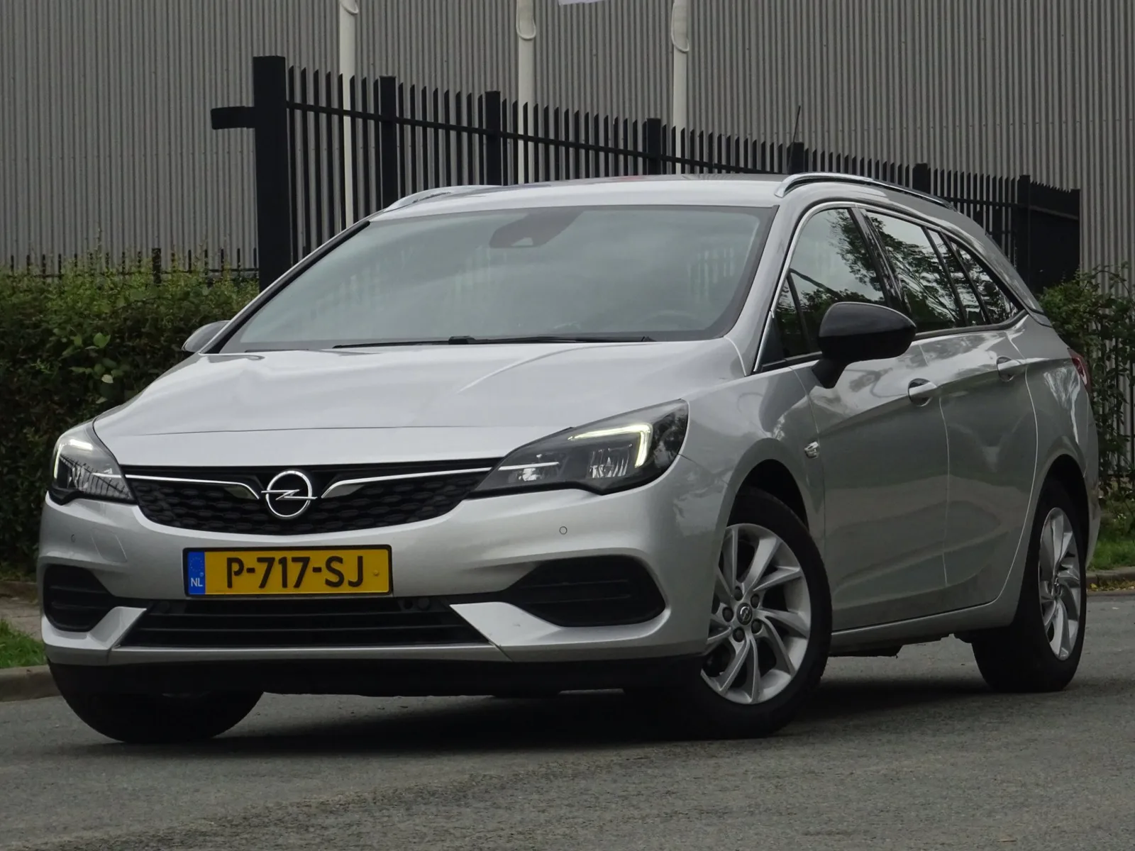 Opel Astra (2022) — foto 1