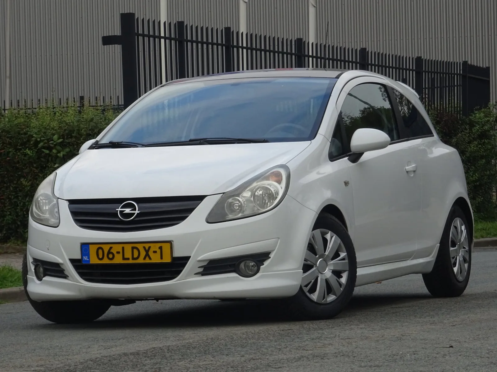 Opel Corsa (2010) — foto 1