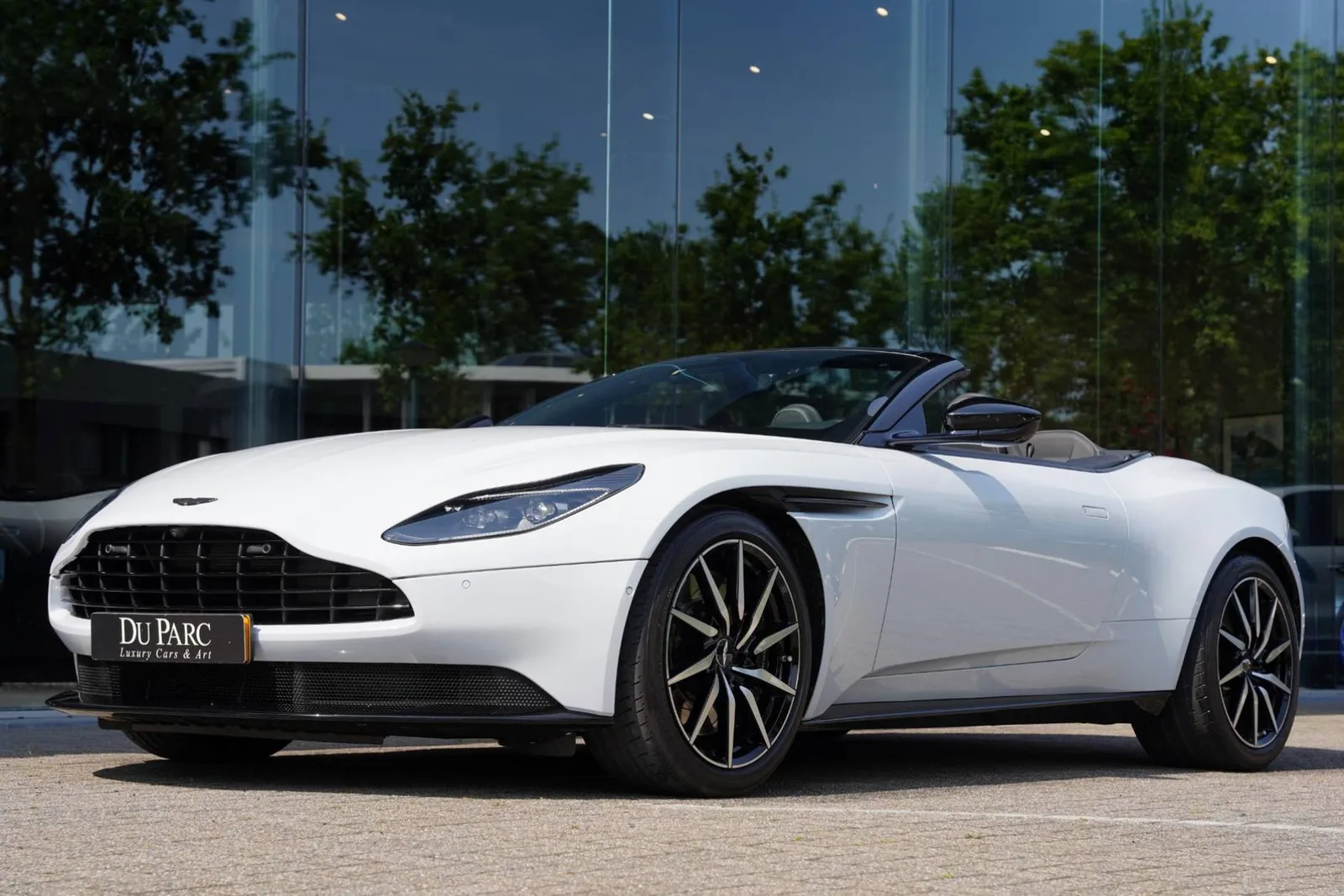Aston Martin DB11 (2023) — foto 1