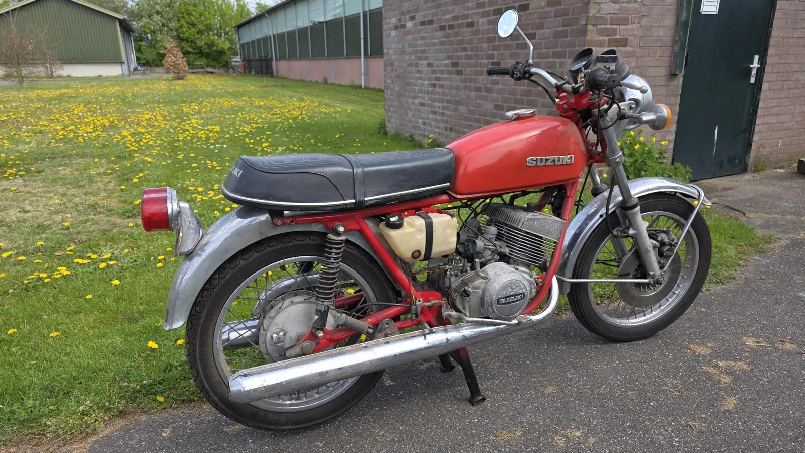 Suzuki GT 250 (0) — foto 1