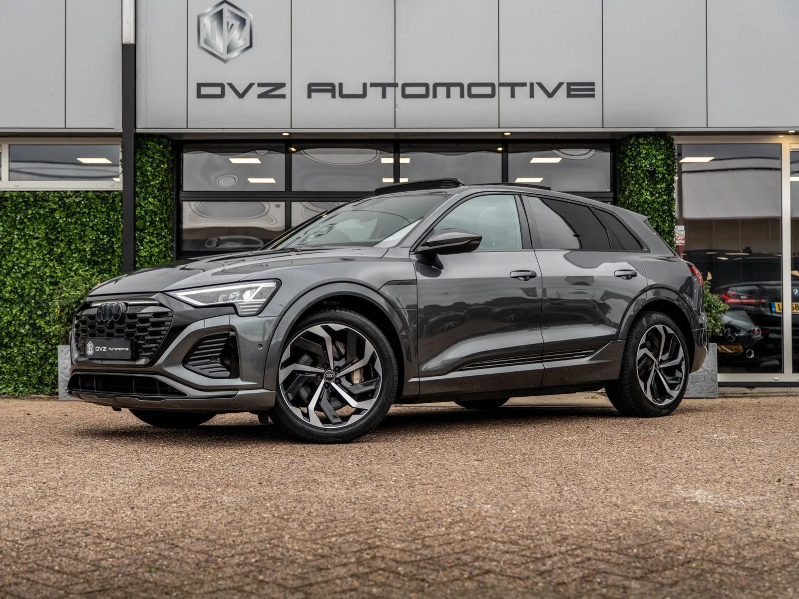 Audi Q8 e-tron (2023) — foto 1