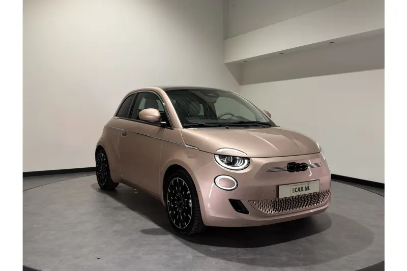 Fiat 500 (2024)