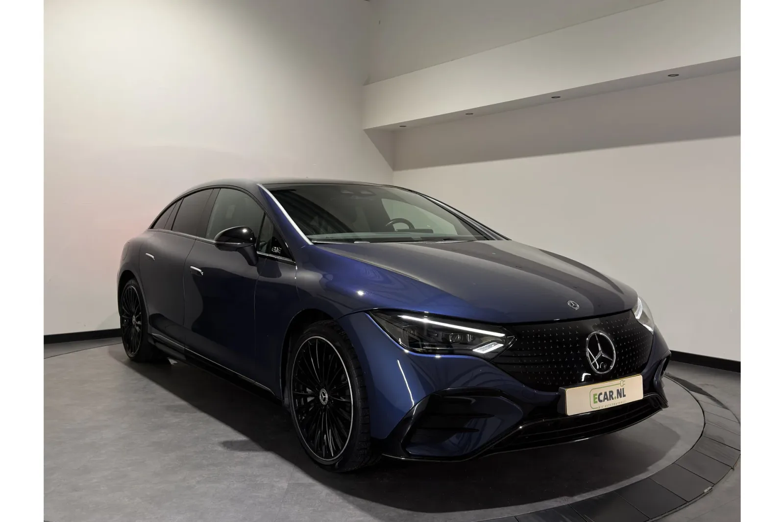 Mercedes-Benz EQE (2024) — foto 1