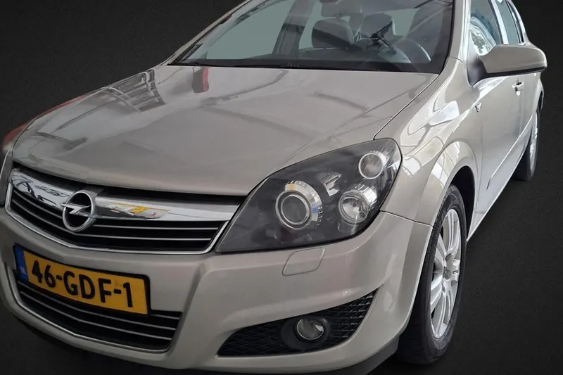 Opel Astra (2008)
