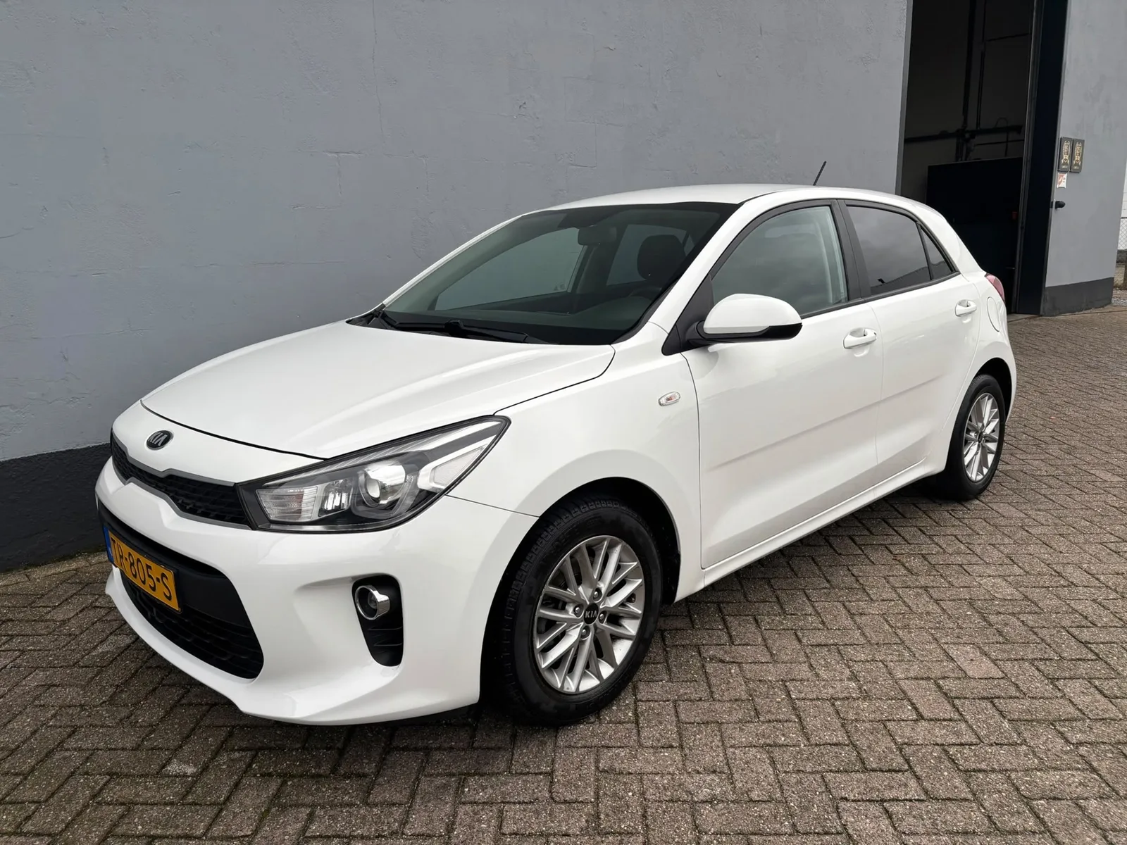 Kia Rio (2018) — foto 1