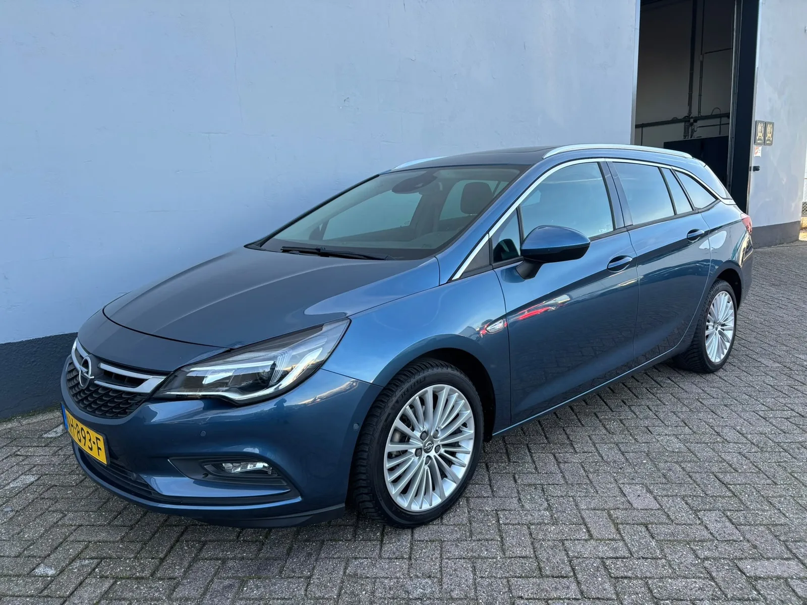 Opel Astra (2017) — foto 1
