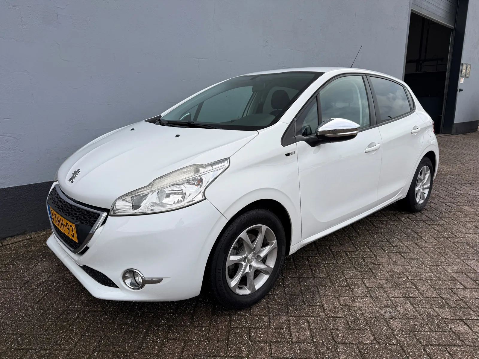 Peugeot 208 (2014) — foto 1