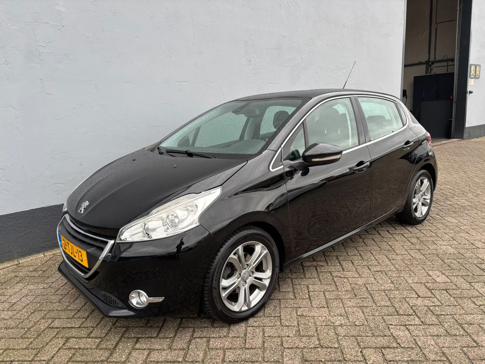 Peugeot 208 (2014) — foto 1