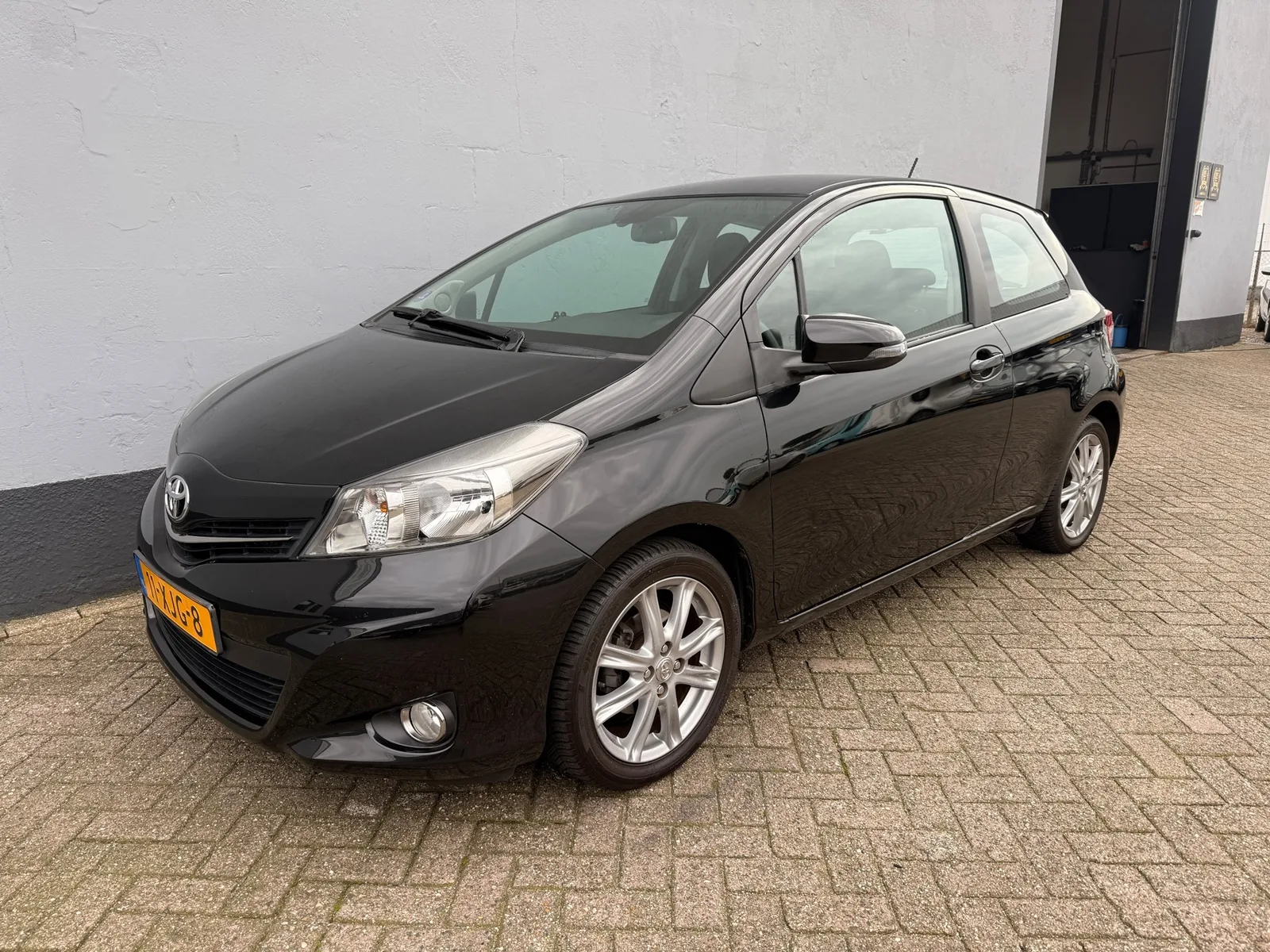 Toyota Yaris (2012) — foto 1