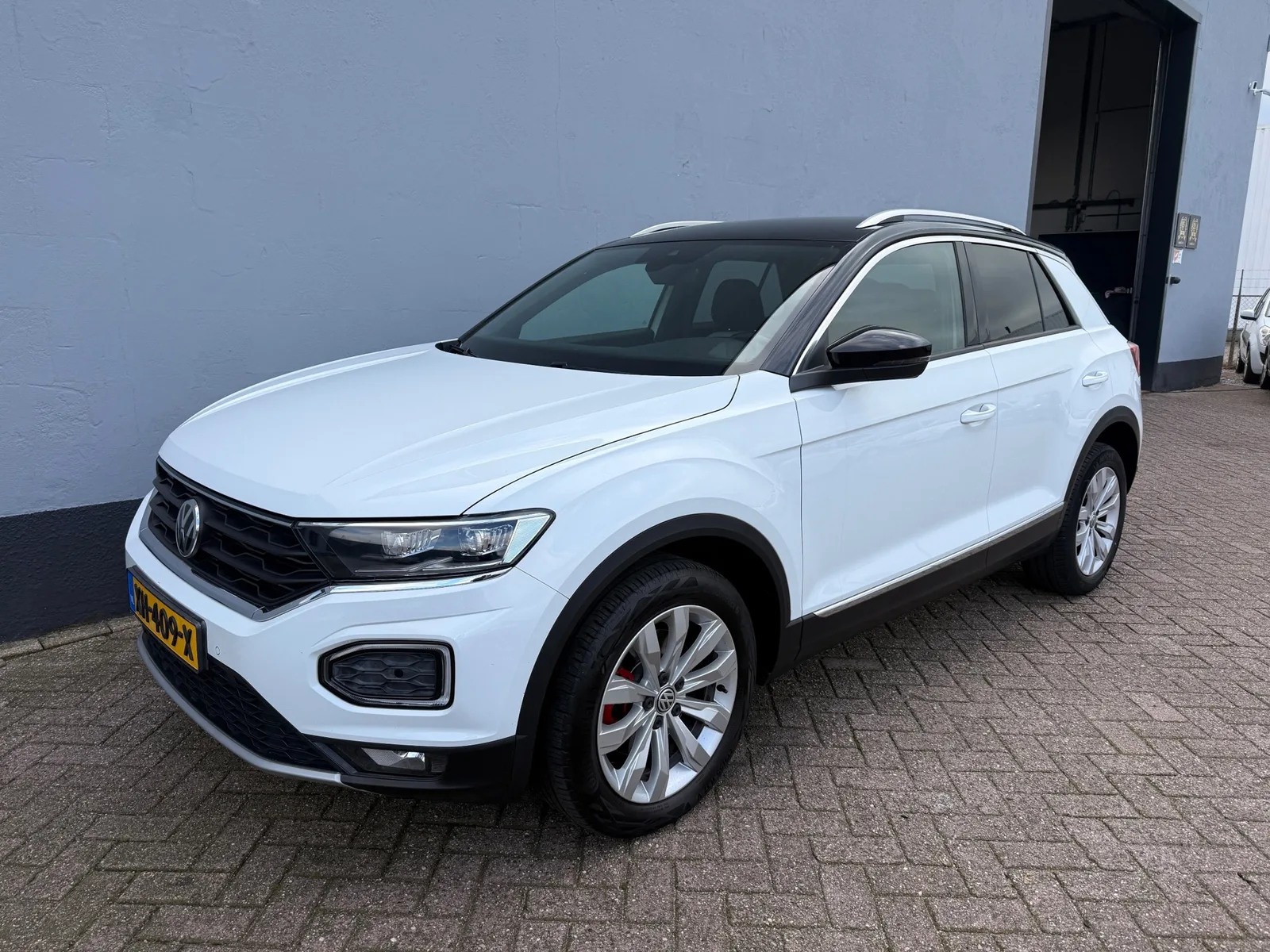 Volkswagen T-Roc (2019) — foto 1
