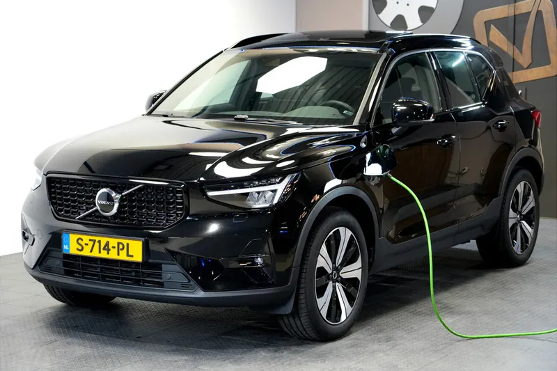 Volvo XC40 (2023)