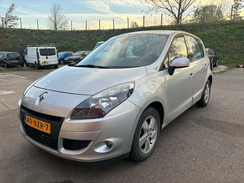 Renault Scénic (2011) — foto 1