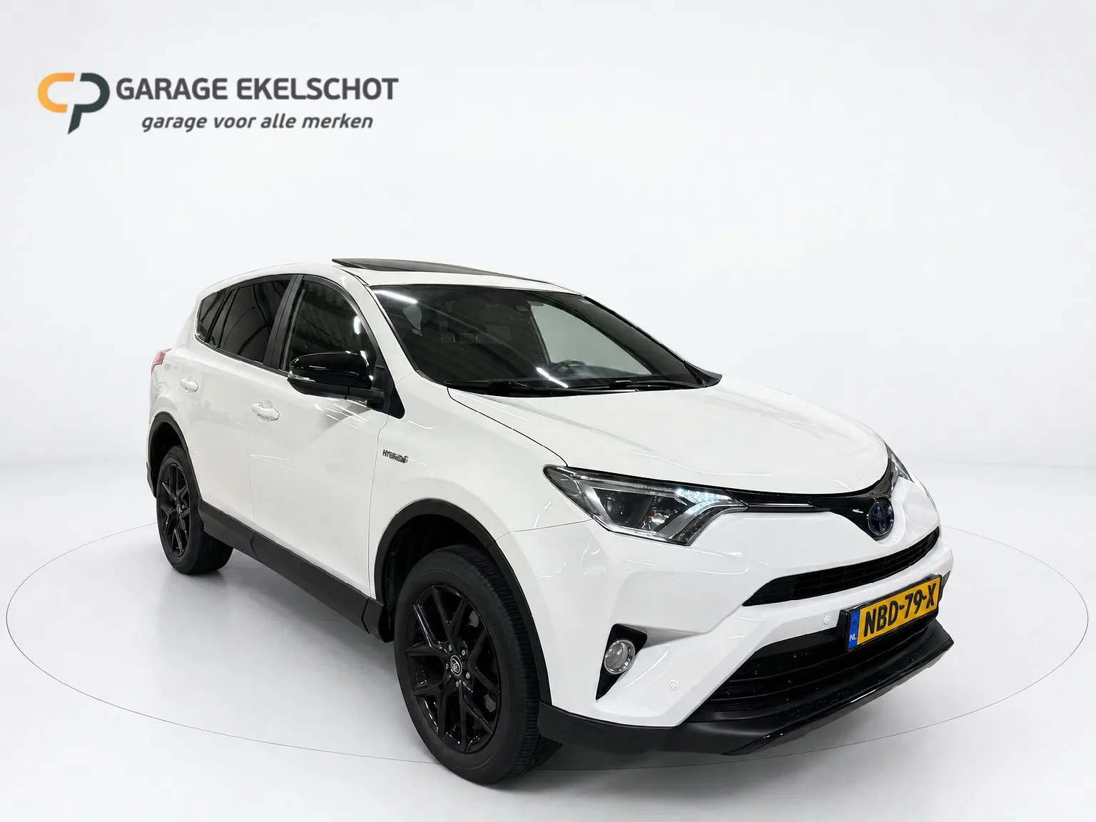 Toyota RAV4 (2018) — foto 1
