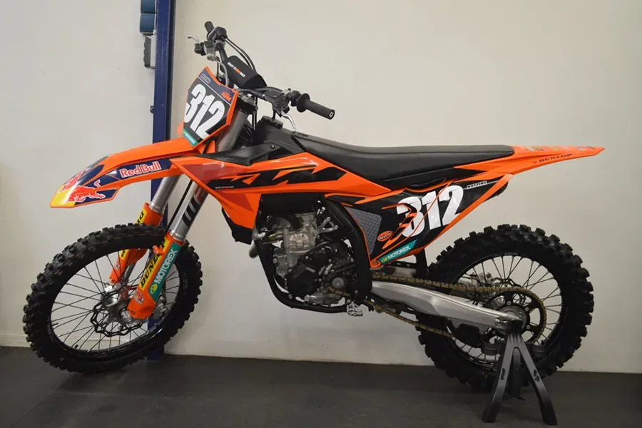 KTM 250 SX-F (2025) — foto 1