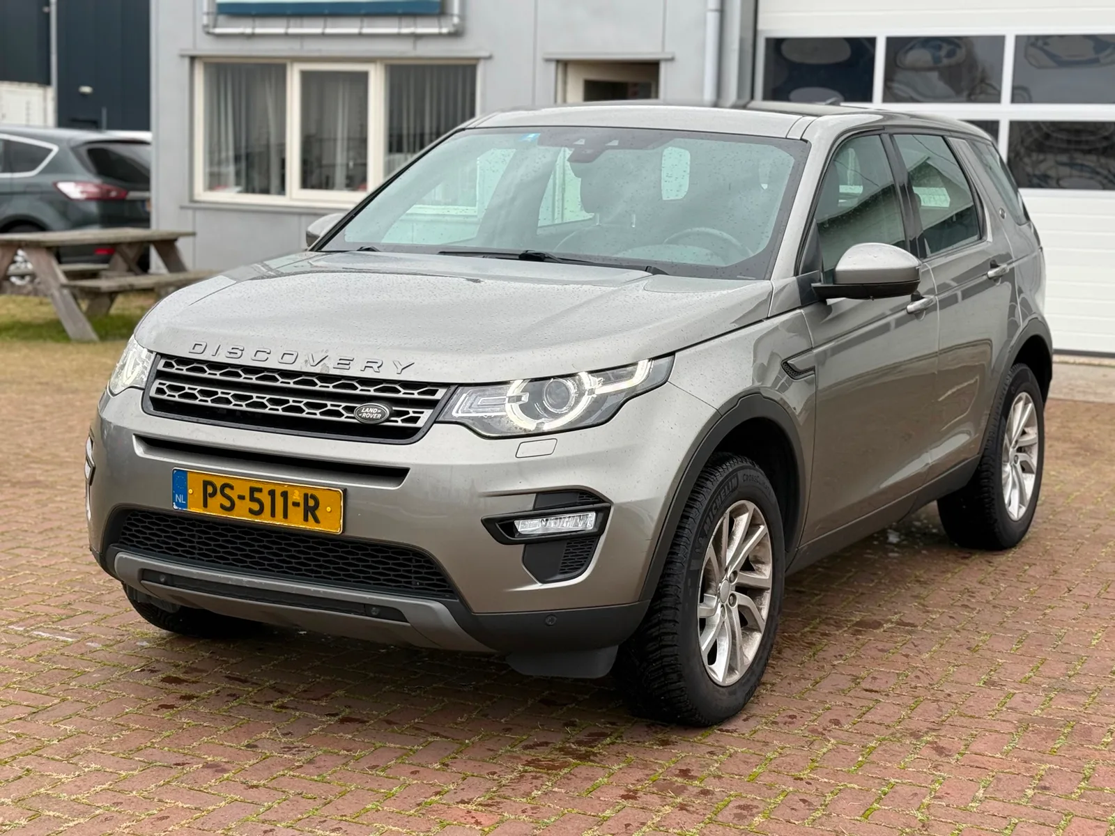 Land Rover Discovery Sport (2017) — foto 1